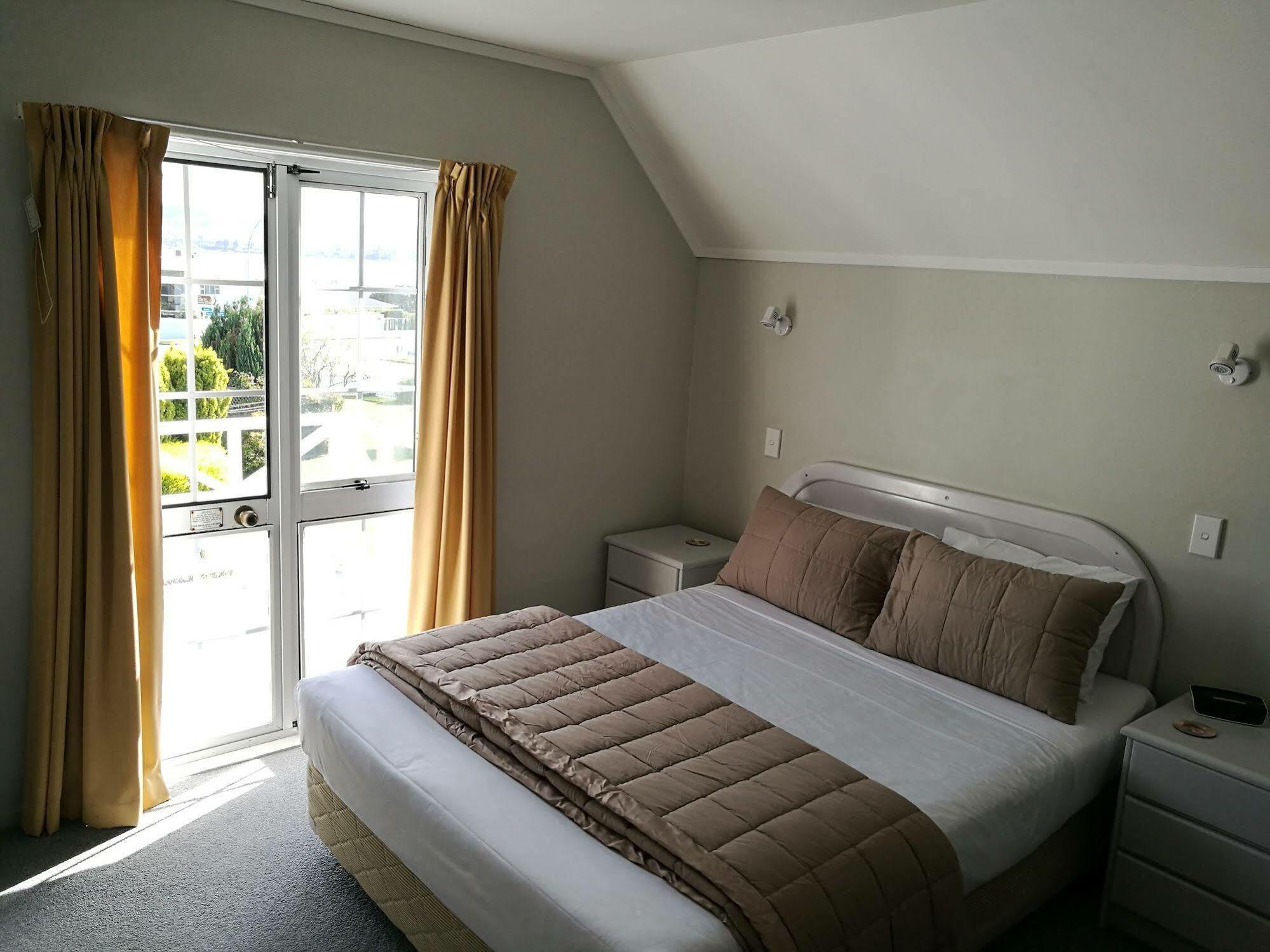 Phoenix Thermal Resort - Taupo Eksteriør billede